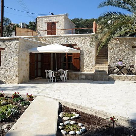 Palm Tree Oriental House And Homestay 폴리스 외부 사진
