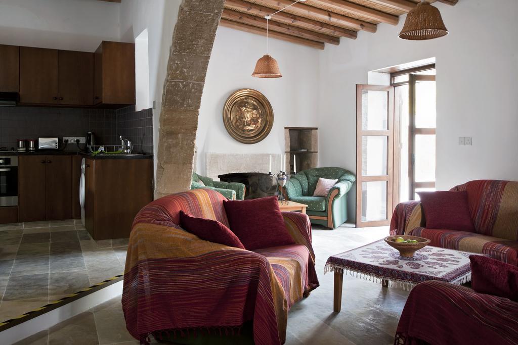 Palm Tree Oriental House And Homestay 폴리스 외부 사진