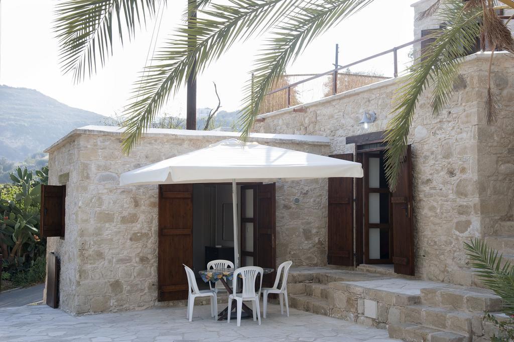 Palm Tree Oriental House And Homestay 폴리스 외부 사진