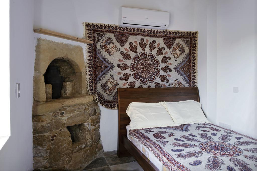 Palm Tree Oriental House And Homestay 폴리스 객실 사진