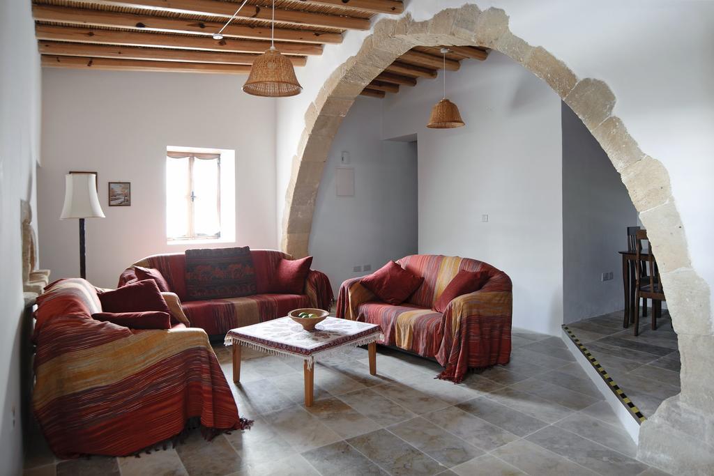 Palm Tree Oriental House And Homestay 폴리스 객실 사진