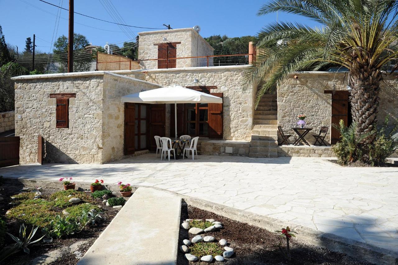 Palm Tree Oriental House And Homestay 폴리스 외부 사진